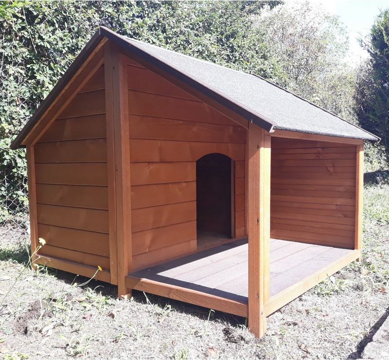 niche avec terrasse couverte pour chien